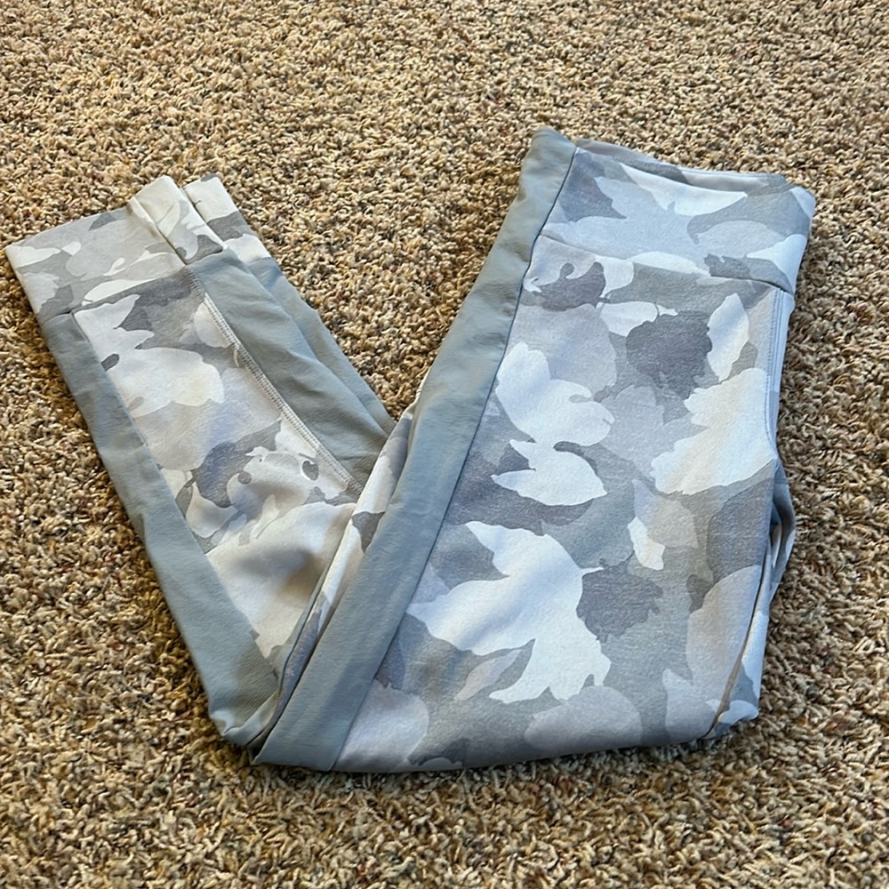 Women’s medium Athleta leggings